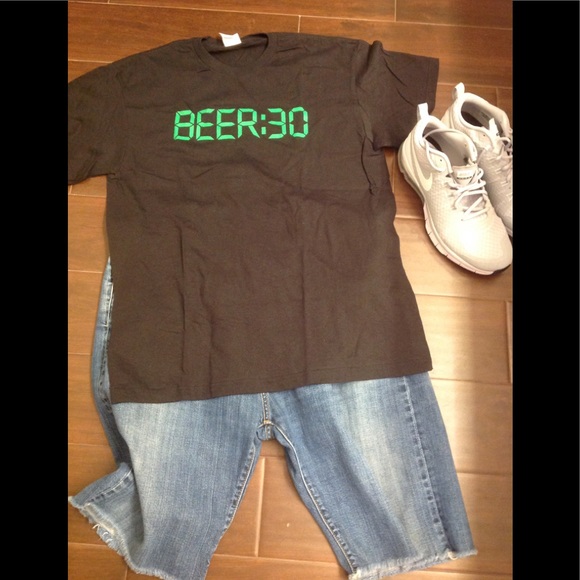Other - Black T-Shirt Beer 30 Size Large 🍻